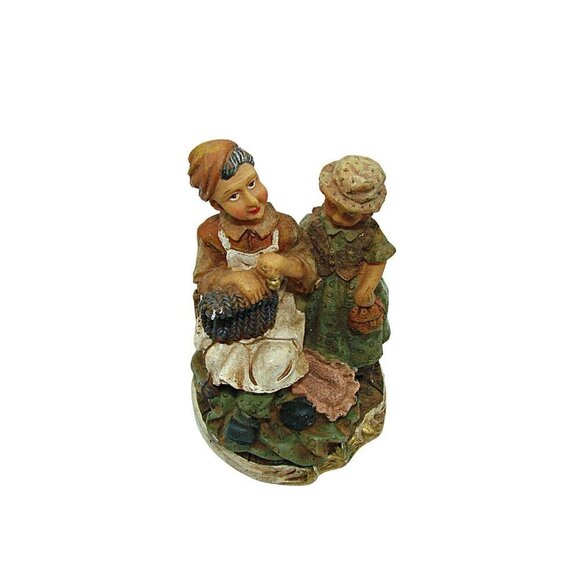Vintage Resin Figurine Woman And Girl Arm In Arm Waiting For Ride K's Collection - Picture 5 of 10